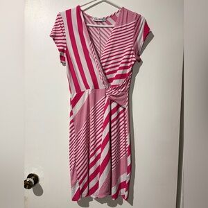 🎉4/30$🎉 Pink and White Ruched Mini Dress V-Neck Short Sleeve🤍